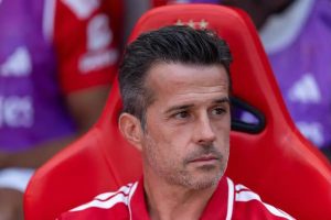 Marco Silva não ficou totalmente satisfeito com centrais apresentados pelo Benfica
