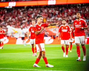 “Prestianni stands out in Benfica’s rout and promises a better season.”