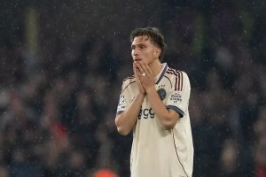 PSG inicia negociações por Mika Godts e pode perder Bradley Barcola