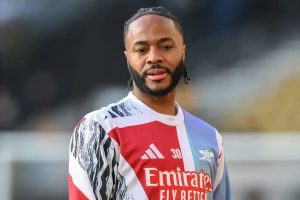 Raheem Sterling acusado de condução perigosa e posse de óxido nitroso