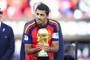 Real Madrid procura alternativas a Rodri após acordo com Barcelona