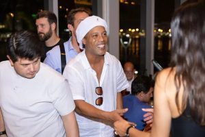 Ronaldinho estreia-se no Ravenna aos 46 anos em itália