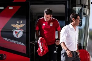 Rui Costa justifies delay in hiring a central defender for Benfica.