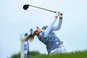 Shiho Kuwaki wins the British Open women’s title with a decisive defense.