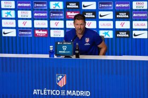 Simeone confirms Julián Álvarez’s absence in Atlético de Madrid’s debut.