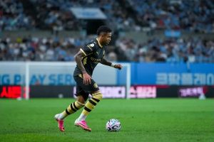 Tottenham em negociações para contratar Savinho e Omar Marmoush