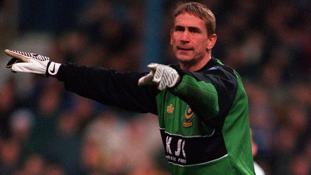 Alan Knight, lenda do Portsmouth, morre aos 65 anos