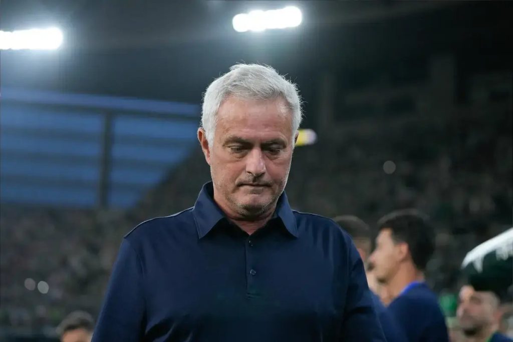 Betis responde com provocação a críticas de Mourinho após vitória