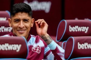 Edson Alvarez procura saída europeia após ser excluído por Nuno Espírito Santo