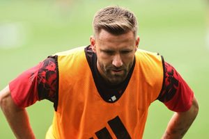 Luke Shaw pode regressar e reforçar Manchester United frente ao Brighton