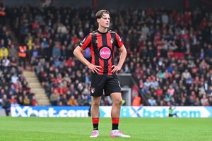 Alex Scott brilha no empate do Bournemouth e atrai interesse de 100 milhões