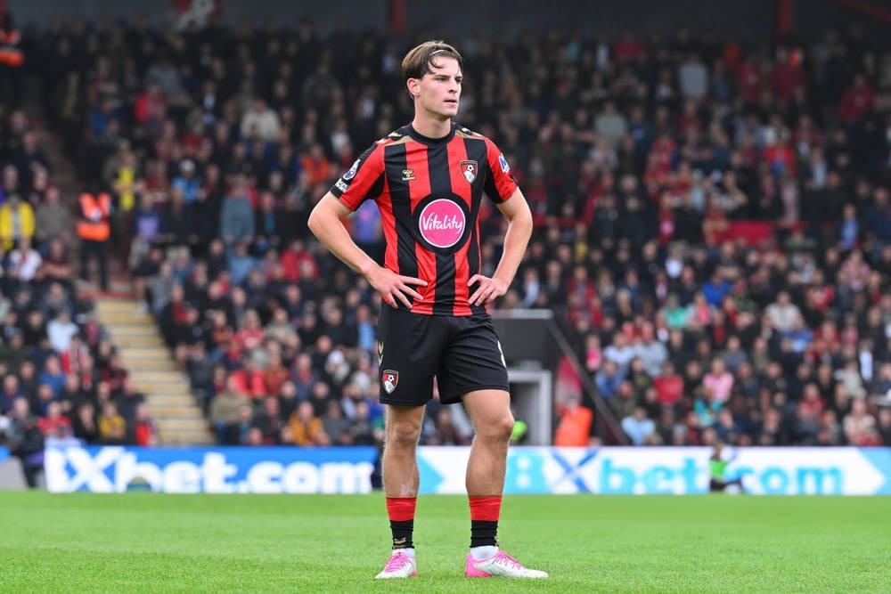 Alex Scott brilha no empate do Bournemouth e atrai interesse de 100 milhões