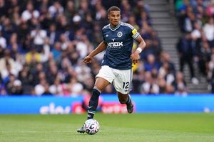 Liverpool e Manchester United acompanham defesa do newcastle Malick Thiaw