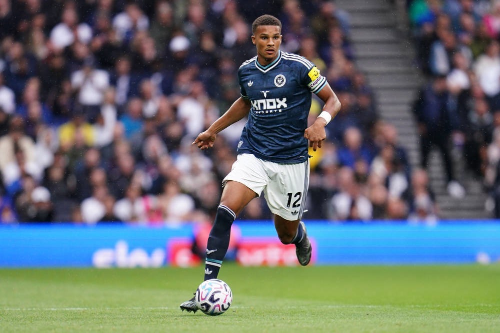 Liverpool e Manchester United acompanham defesa do newcastle Malick Thiaw