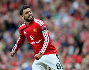 Bruno Fernandes favorito para vencer jogador do ano da PFA 2026/27