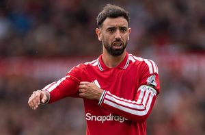 Bruno Fernandes perto de superar duas lendas do united contra o Everton