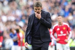 Michael Carrick admite falhas após empate amargo com Everton
