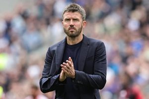 Michael Carrick identifica problema grave no Manchester United após decisões de transferência