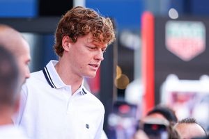 Jannik Sinner enfrenta espera ansiosa por regresso após lesão