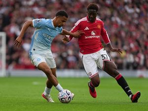 Kobbie Mainoo lidera dribles na Premier League apesar da má fase do Manchester United
