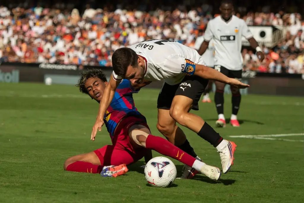 Lamine Yamal brilha em vitória categórica do Barcelona sobre o Valencia