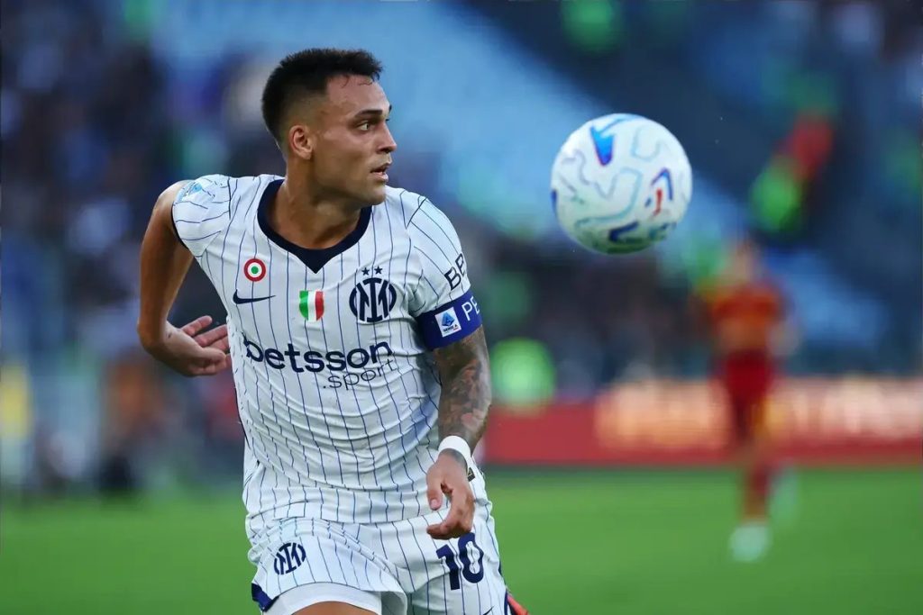 Lautaro Martinez confirmado no grupo de capitães da Argentina após Messi