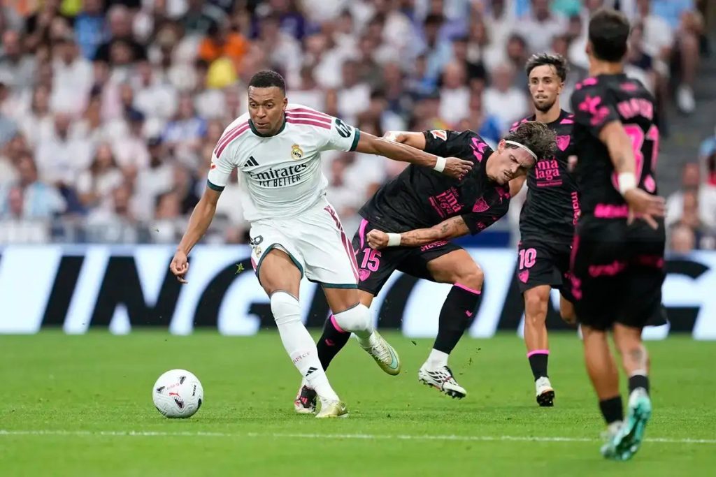 Mbappé marca hat-trick e Real Madrid vence Real Sociedad na liga espanhola