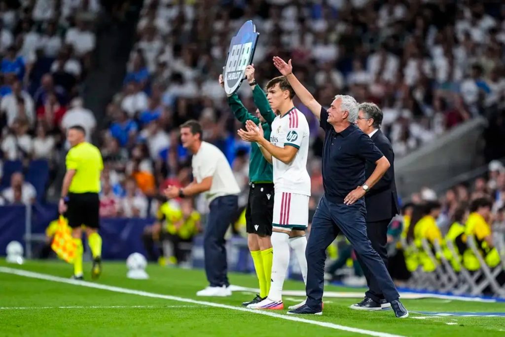 Mourinho acredita que Real Madrid podia ter marcado oito golos contra Inter
