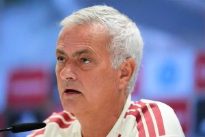Mourinho defende Vinicius e Mbappé após vitória sobre Inter