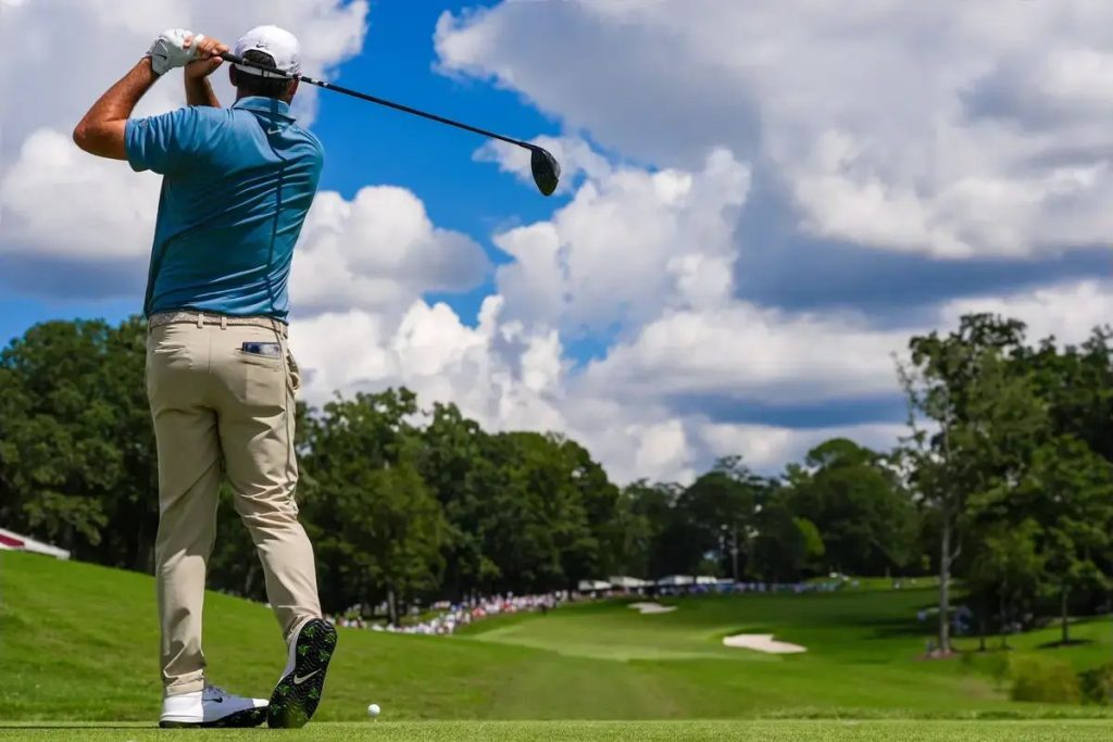 Scottie Scheffler joga uma das piores voltas no BMW Championship