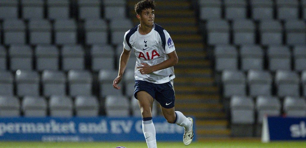 Arsenal leads Chelsea in pursuit of Tottenham’s free-agent defender Elijah Upson