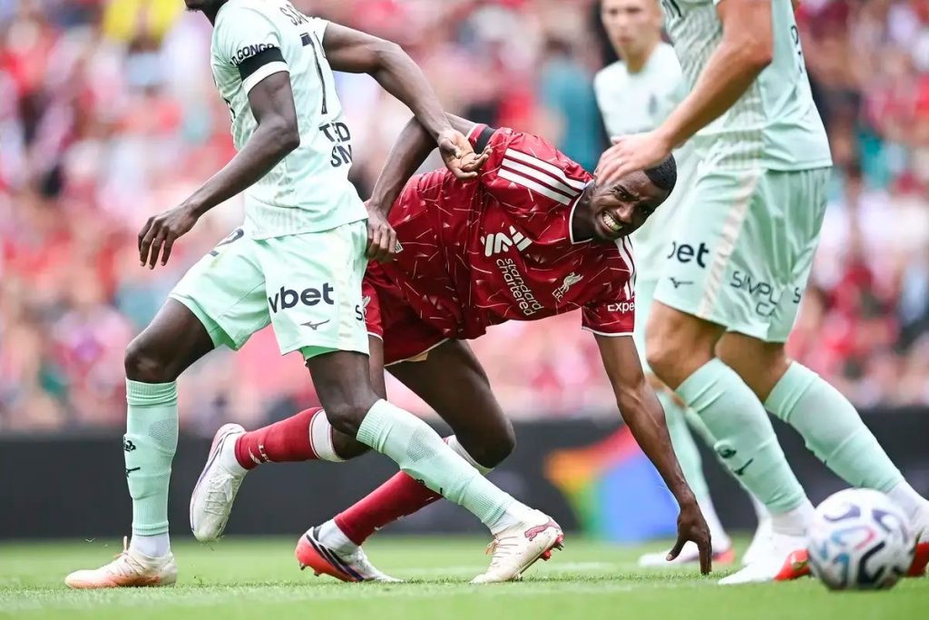 Alexander Isak faces intense reception as Liverpool return to Newcastle looms