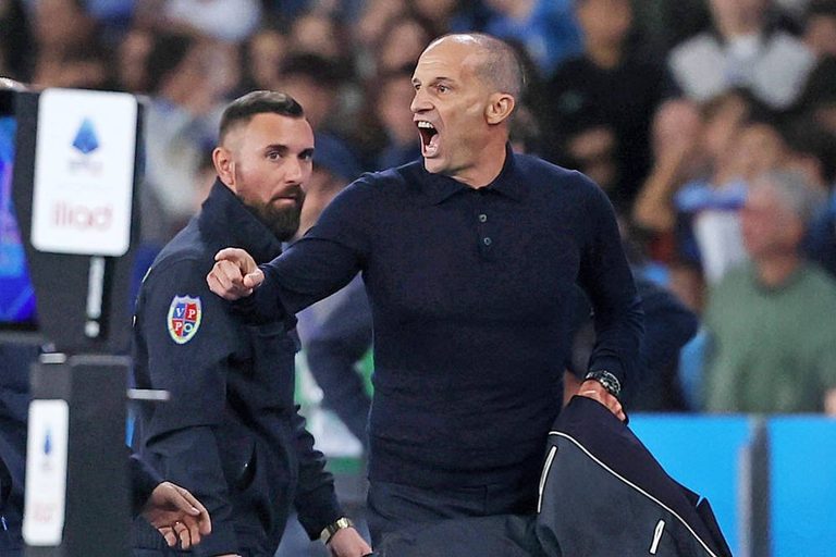 Allegri expulso e irritado após empate louco do Nápoles com a Roma