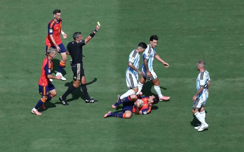 Argentina players turn backs on Spain during medal ceremony after final brawl