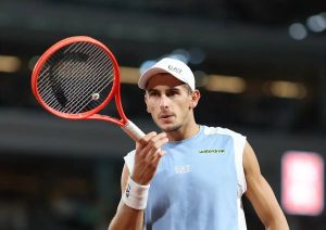 Arnaldi overcomes tough battle to reach montreal masters round three as medvedev exits