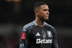 Arsenal agree £51m deal to sign Ezri Konsa as Villa warn on England future