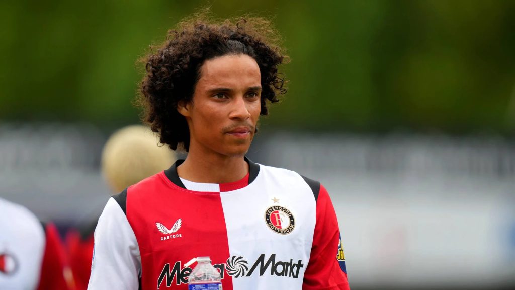 Arsenal and Chelsea closely monitor Feyenoord midfielder Gjivai Zechiël with ‘football intelligence’