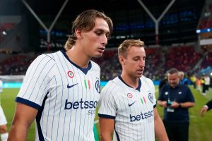 Arsenal and Manchester United make late contact as Esposito agrees new Inter contract