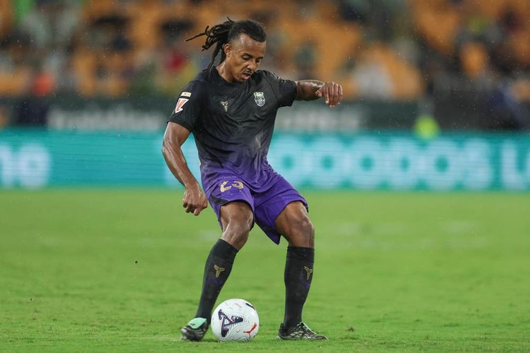 Arsenal enfrenta Liverpool para contratar Jules Kounde ao Barcelona