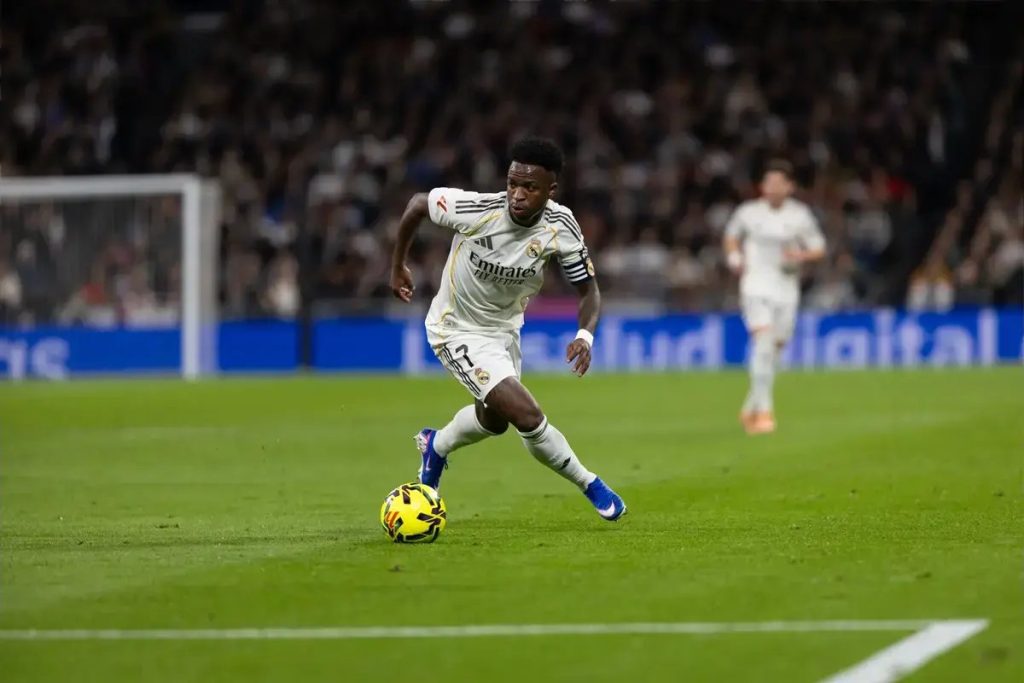 Arsenal face £137m fee to sign Real Madrid’s Vinicius Jr as contract talks stall