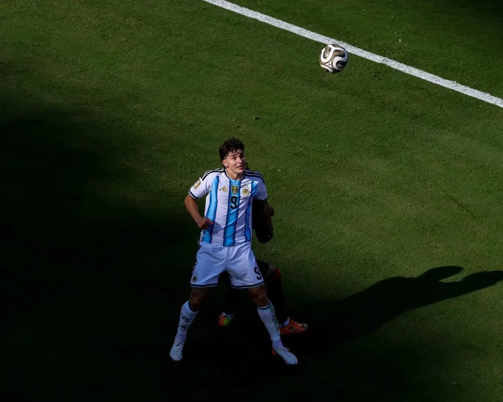 Arsenal gain hope as Barcelona starts discussing alternatives to Julian Alvarez signing