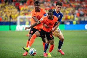 Arsenal hijack man utd’s Summerville move as Liverpool face PSG battle for Diomande
