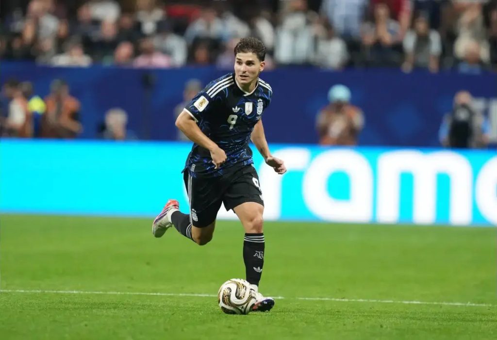 Arsenal maintains interest in Julian Alvarez despite striker’s preference for Barcelona