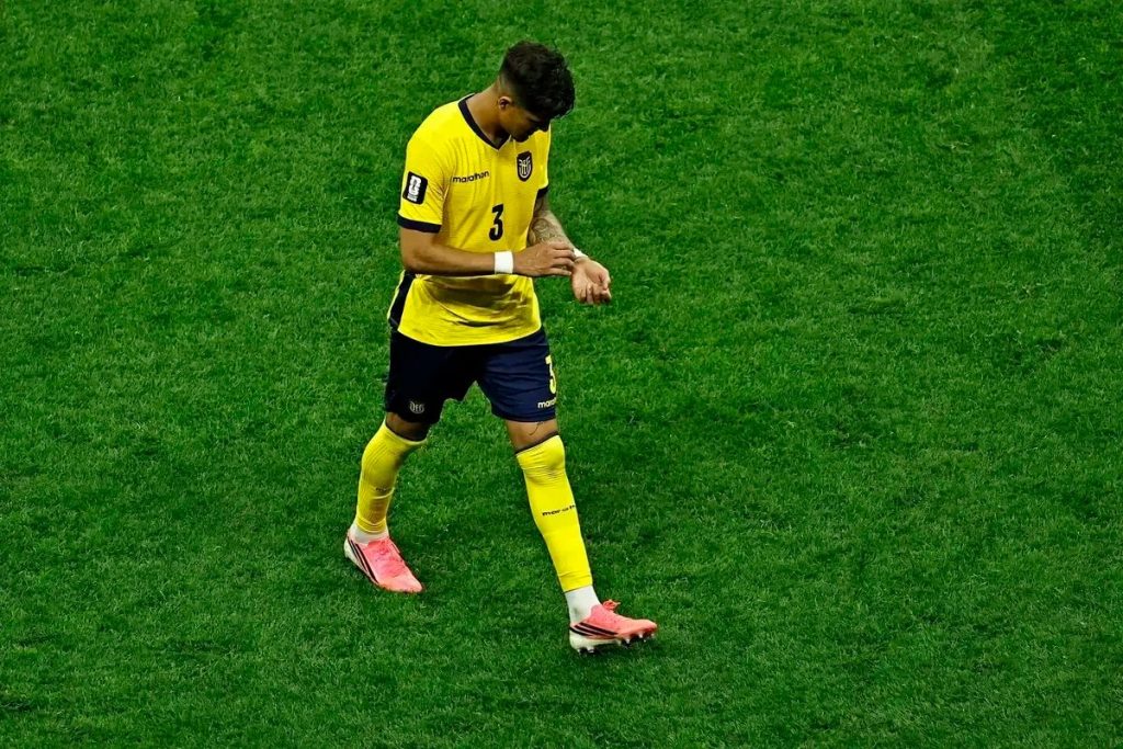 Arsenal’s Piero Hincapie receives stunning red card as Ecuador crashes out of world cup