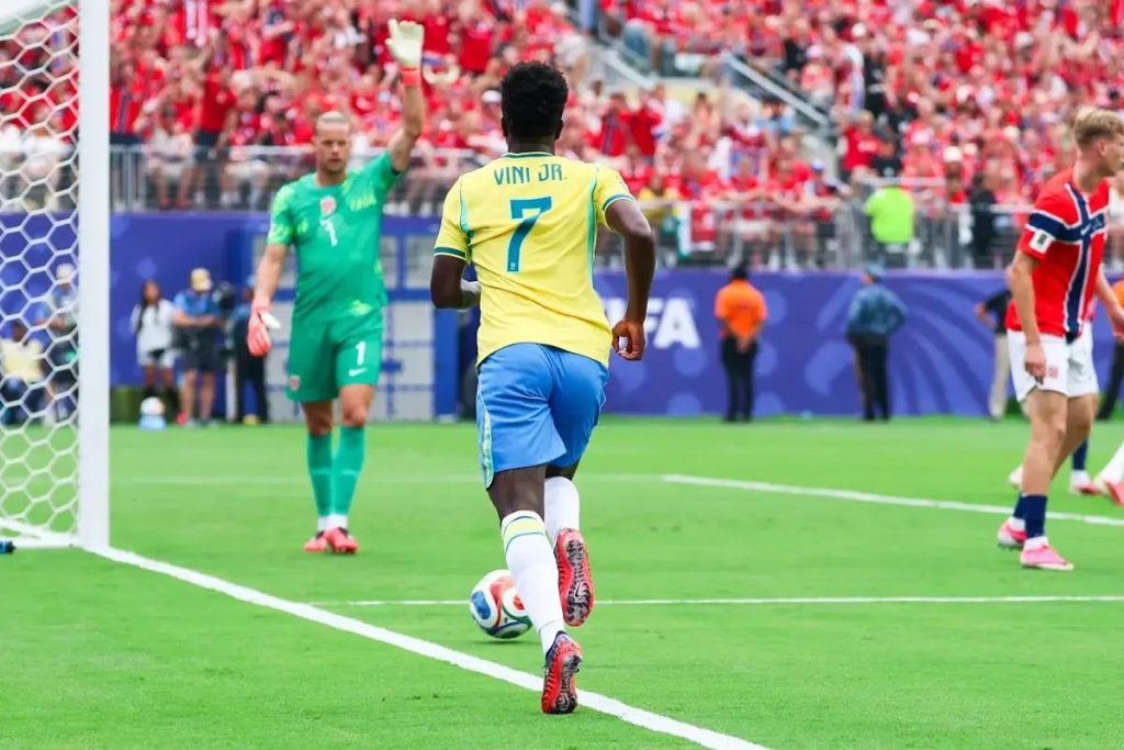 Arsenal set to offer Vinicius Junior Premier League record salary to secure transfer