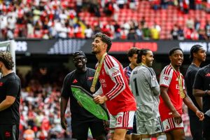 Arsenal starts premier league title defense with community shield win as new teams enter
