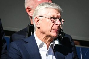 Arsene Wenger pressionado a candidatar-se à presidência da FIFA