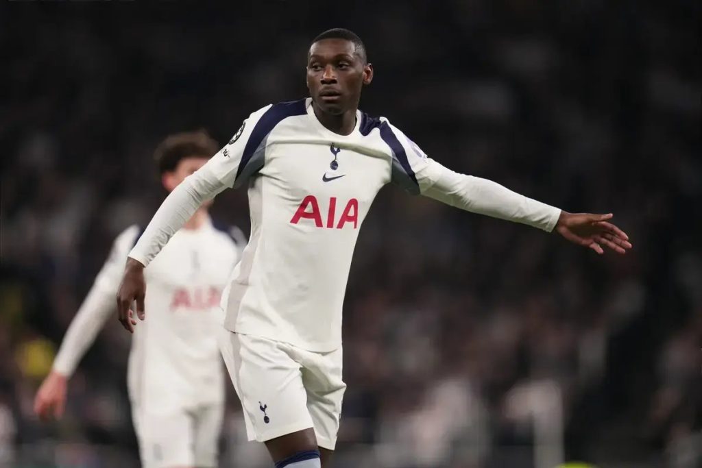 Aston Villa and Crystal Palace ready to out-bid Juventus for Randal Kolo Muani