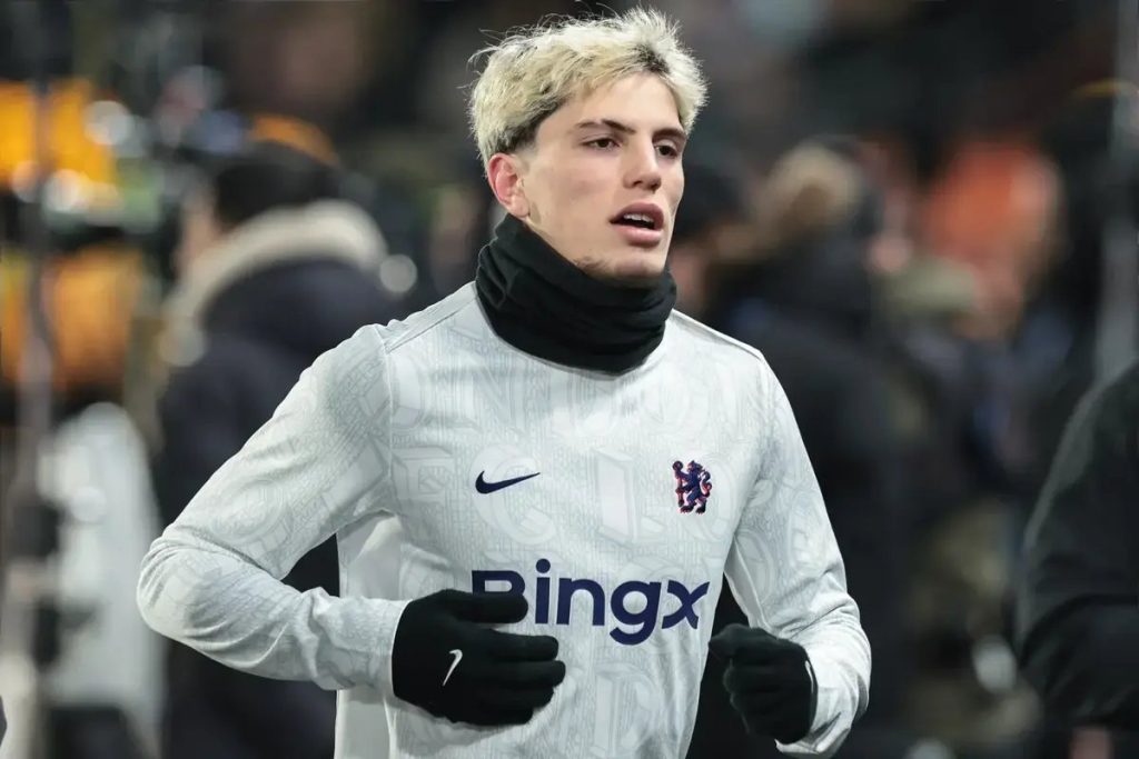 Aston Villa secure Alejandro Garnacho on season-long loan with £43m obligatory buy