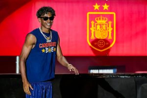Barcelona commits to keeping Lamine Yamal on right flank despite false nine experiments